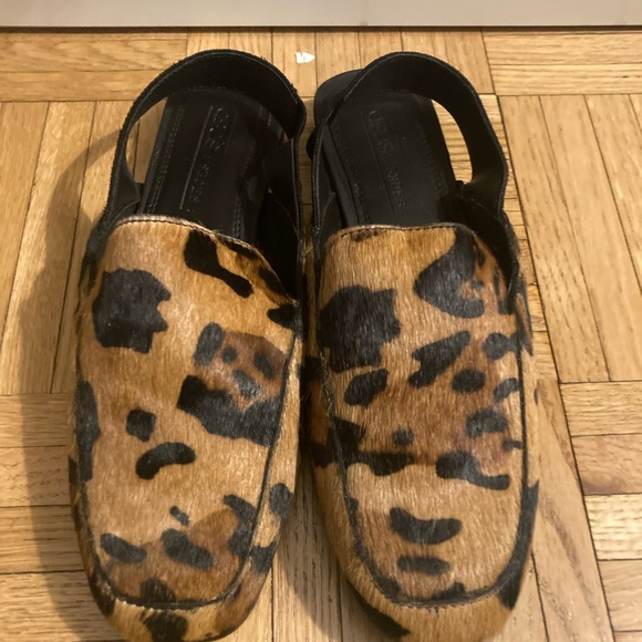 ASOS DESIGN Move Over leather slingback loafers in leopard print - Picture 9 of 9